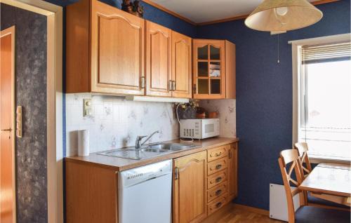 Giske Apartment | 3 Bedroom Awesome Apartment In Giske