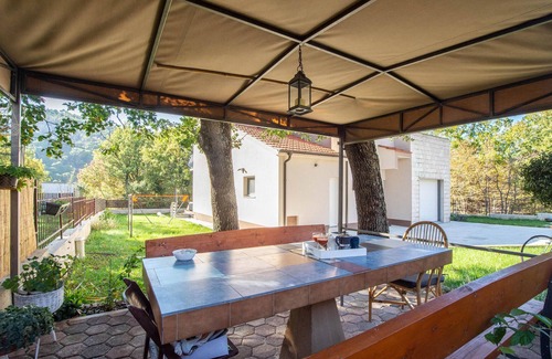 Srinjine House | 3 bedroom awesome home in Srinjine