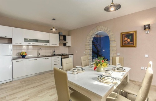 Katun House | 3 bedroom awesome home in Katun