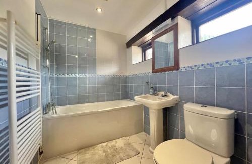 Chillington House | 3 bedroom barn conversion with swimming pool, tennis court and more!