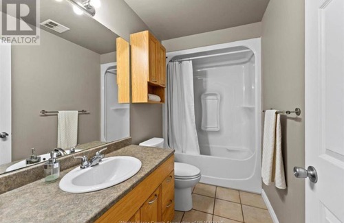 LaSalle Apartment | 3 Bedroom basement unit with Free Parking , WiFi.