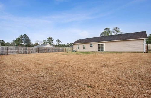 Richlands House | 3-bedroom beauty/a few minutes from the Jacksonville airport is waiting for you!