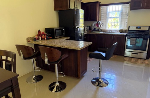 Falmouth House | 3-bedroom bungalow located in the Gated Community of Stonebrook Manor