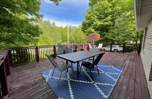 Tiny House | 3+ bedroom bungalow - steps from Georgian Bay water