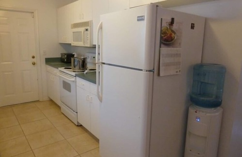 Harris House | 3 bedroom bungalow with huge lanai and fenced in yard on quiet cul-de-sac