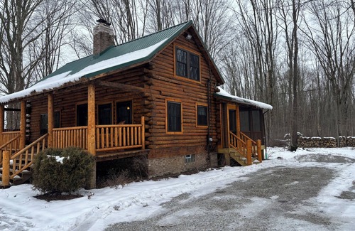 Shore Cabin | 3-bedroom cabin in country setting with AC, WiFi, 15-20 min. to local wineries.