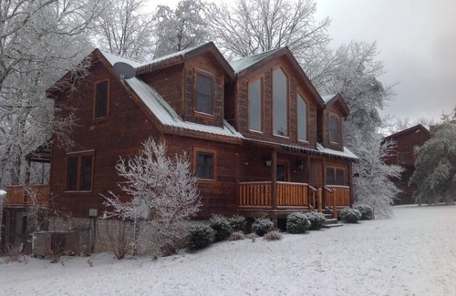 Spencer Cabin | 3 BEDROOM CABIN IN GATED COMMUNITY CLOSE TO FALL CREEK FALLS STATE PARK!