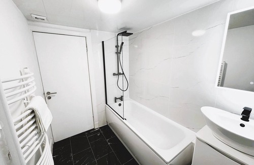 Old Town Apartment | 3 Bedroom Central Apt Next to Royal Mile & Edinburgh Castle