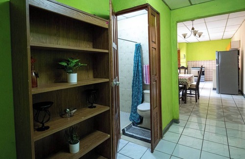 Managua House | 3-Bedroom Central Location House in Safe residencial with WiFi, AC