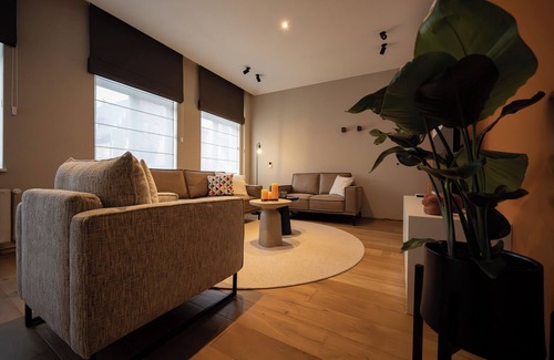 Ieper House | 3-bedroom charming house in the centre of Ieper with Sauna, Poolbiljart, AC.
