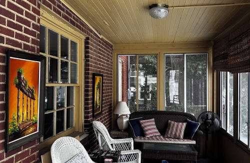 Garfield Heights House | 3-bedroom Château in welcoming Garfield Heights with WiFi, AC. 5 night min