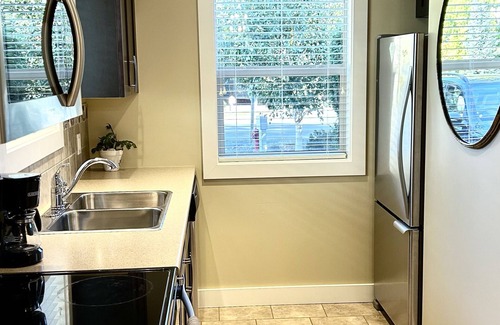 Regional District of Nanaimo Villa | 3 bedroom cottage close to Rathtrevor Beach, Mini Golf and pool on site.