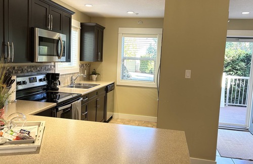 Regional District of Nanaimo Villa | 3 bedroom cottage close to Rathtrevor Beach, Mini Golf and pool on site.