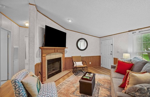 Roper Cottage | 3 Bedroom Cottage walking distance to the Sound and one hour to the Outer Banks.
