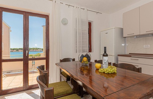 Brodarica Apartment | 3 bedroom cozy apartment in Brodarica