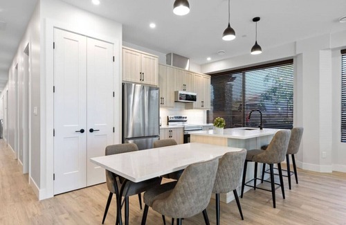Regional District of Nanaimo Hotel | 3-bedroom Daily Monthly Rates Available Unit 1