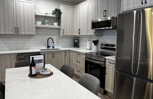 Regional District of Nanaimo Hotel | 3-bedroom Daily Monthly Rates Available Unit 3