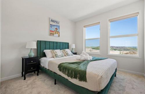 Calgary House | 3 Bedroom Detached Home with Free Parking, Netflix, Free Banff Pass, King Size Bed & Portable AC