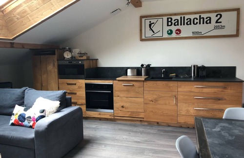 Araches-la-Frasse House | 3-bedroom duplex in quiet, cocooning chalet. Pets welcome!