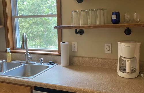 Hermann House | 3-bedroom family friendly home on 4 acres near Hermann with WiFi, AC, deck