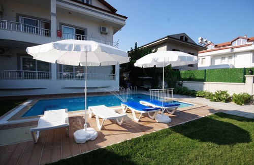 Fethiye Condo | 3 Bedroom Family-sized Apartment with Swimming pool in Fethiye