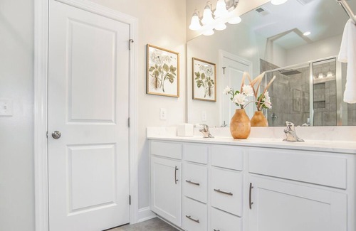 Umstead House | 3 Bedroom Fully Furnished House With Easy Access to Durham, Raleigh & Cary