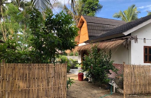 Rembitan House | 3 Bedroom Hold Property , Very closed to the beach and central.