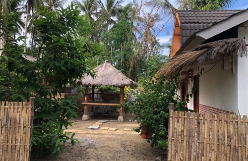 Rembitan House | 3 Bedroom Hold Property , Very closed to the beach and central.