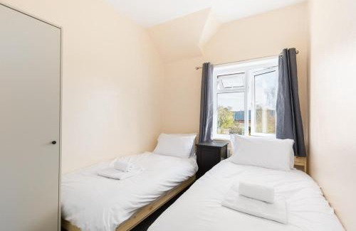 Frampton on Severn House | 3-Bedroom Home in Stratford