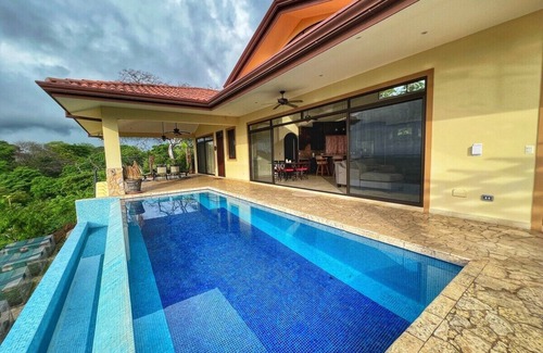 Coco House | 3-Bedroom Home - Vast Ocean View - Infinity Pool