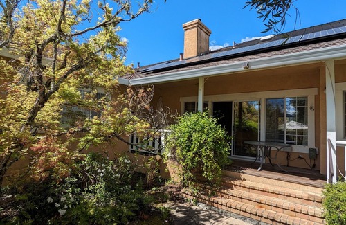 Calistoga House | 3-bedroom home in Calistoga with pool and hot tub
