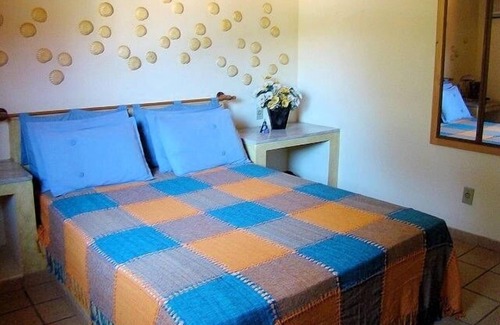 Porto Grande House | 3 bedroom home in front of Meaípe pond - en suite