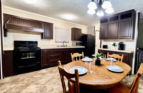 Sorrento House | 3-bedroom home in quaint Sorrento with AC, WiFi, pond