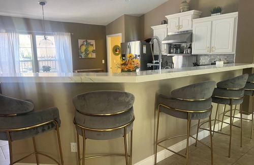 Henderson House | 3 bedroom home near Green Valley Resort in Henderson. Pool and jacuzzi!