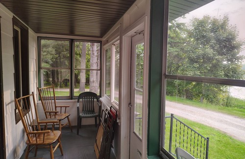 Gladstone House | 3-bedroom home on the river 10 min. from town also have identical1817617 ID #