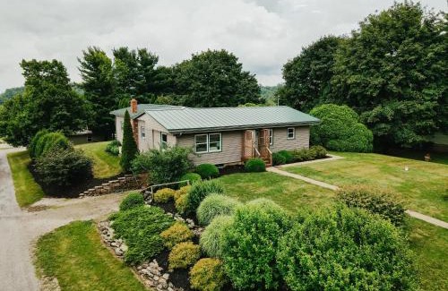 Millersburg House | 3 Bedroom home outside of Berlin, Patio with Hot Tub!
