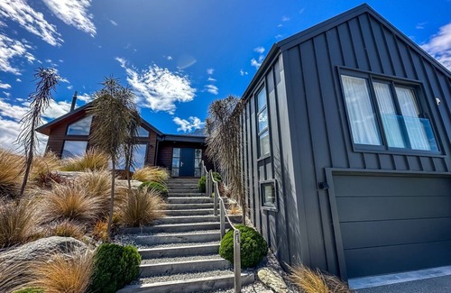 Kawarau Falls House | 3 Bedroom home with spa in Jacks Point
