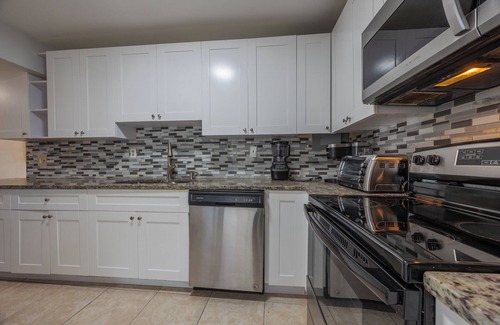 Royal Palm Beach House | 3-bedroom house in charming Royal Palm Beach with AC, WiFi, barbecue