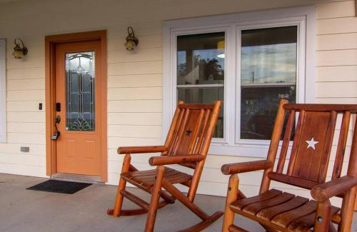 Granbury Apartment | 3 Bedroom House 5 Min Walk to Square