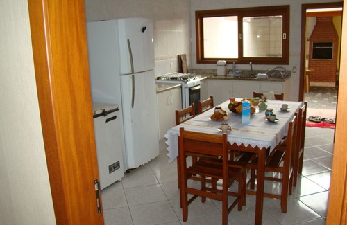 Mococa House | 3-bedroom house in cond. Close in Caragua Praia Mococa - 1 suite
