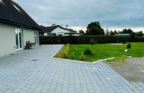 Monasterevin House | 3-bedroom house in nice County Kildare with WiFi