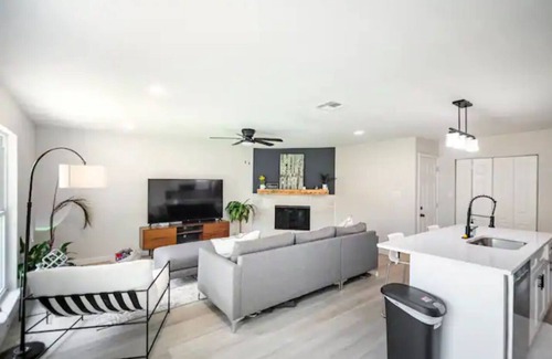 Allen House | 3-bedroom house in Allen with Garage