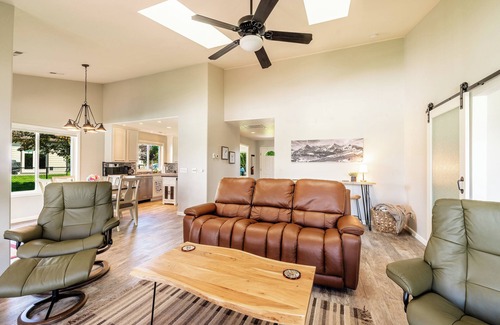 Sheridan House | 3-bedroom house in amazing Sheridan with WiFi, AC