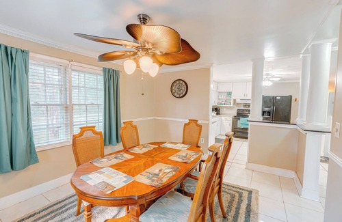 Chickasaw House | 3-bedroom house in awesome Chickasaw with WiFi, AC
