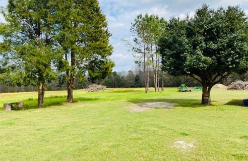 Ruffin House | 3-bedroom house in beautiful country setting with AC and WiFi.Gorgeous old oaks.