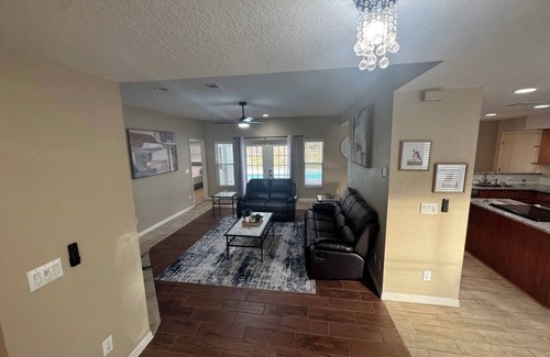 Hudson House | 3-bedroom house in charming Hudson with AC