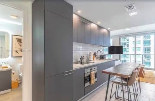Euclid House | 3-bedroom house in cool Euclid with AC, WiFi. Enjoy a relaxing stay