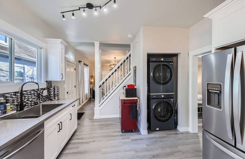 Everett House | 3-bedroom house in delightful Everett with WiFi, fitness room