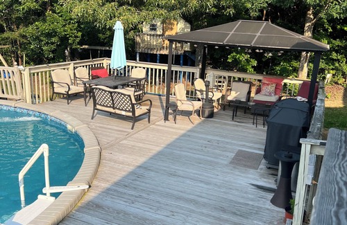 Clay House | 3-bedroom house in fantastic Greensboro with Pool, hot tub, WiFi and much more!