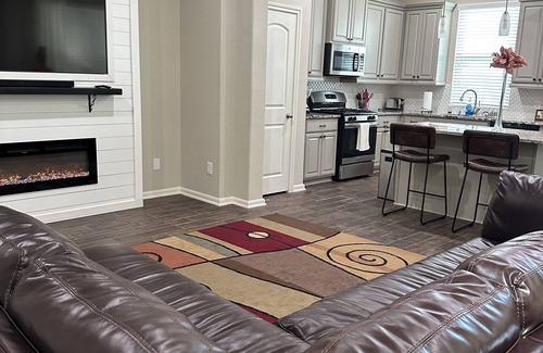 Atascocita House | 3-bedroom house in Humble with AC, WiFi. BREAKFAST IS PROVIDED WITH YOUR STAY!